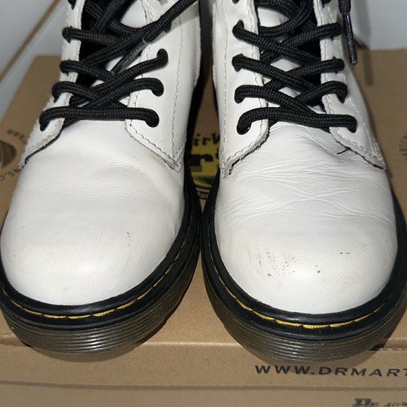 White DR  MARTENS big kids size 2. Some scruffs on the front pls see pictures - Picture 11 of 13